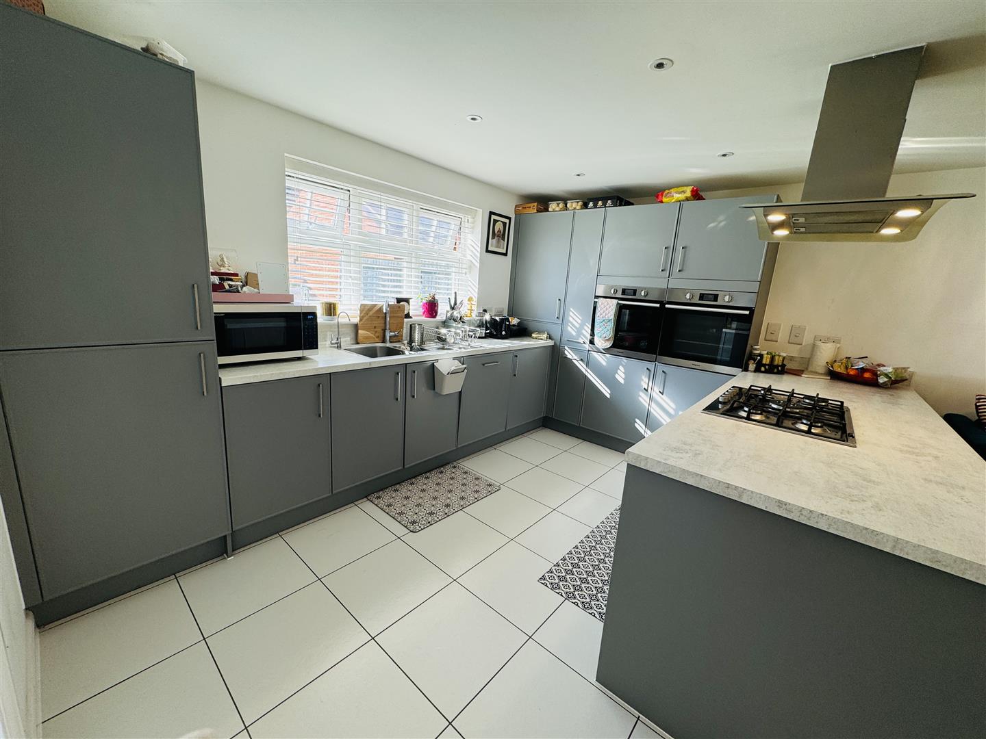 5 bed property in Brecknock Chase, Milton Keynes